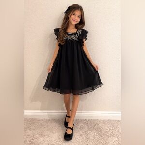 Girls dress size medium​